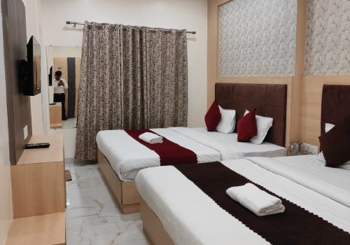 WhatsApp Image 2025-11-28 at 6.52.04 PM (1)